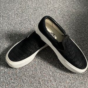platform black vans
